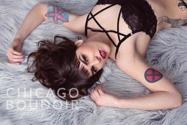 Liz Hansen of Chicago Boudoir Photography is a Chicago, Illinois boudoir photographer and is giving us 10 Tips for an Unforgettable Boudoir Shoot! If you are ready to have the best boudoir experience, and want to learn how to prepared, read these tips for an Unforgettable Boudoir Shoot!