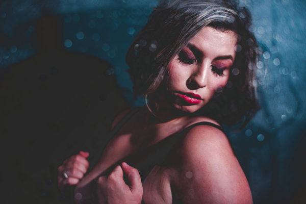 Shawn Sawyer of Magnolia House Studio is a Virginia Beach, Virginia boudoir photographer and is giving us a sneak peak at her shower boudoir sessions! If you are ready to have the best boudoir experience, and something a little different - try a shower boudoir session. Wetter is better!