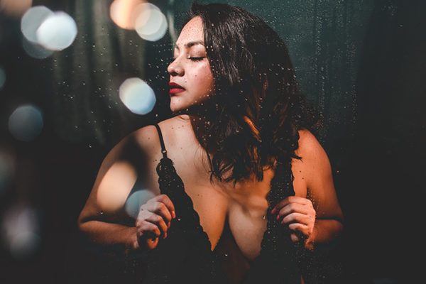 Shawn Sawyer of Magnolia House Studio is a Virginia Beach, Virginia boudoir photographer and is giving us a sneak peak at her shower boudoir sessions! If you are ready to have the best boudoir experience, and something a little different - try a shower boudoir session. Wetter is better!