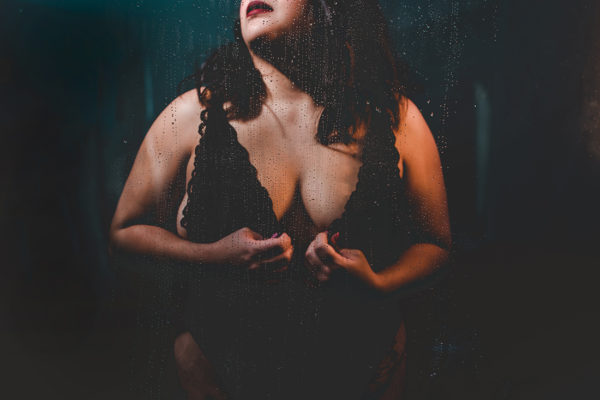 Shawn Sawyer of Magnolia House Studio is a Virginia Beach, Virginia boudoir photographer and is giving us a sneak peak at her shower boudoir sessions! If you are ready to have the best boudoir experience, and something a little different - try a shower boudoir session. Wetter is better!